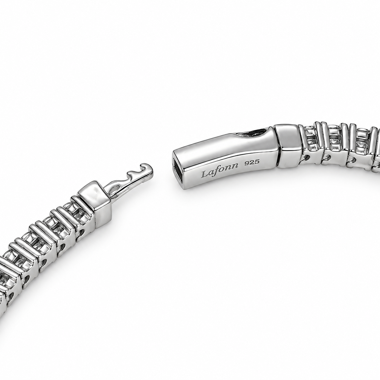 Close-up of Lafonn flexible tennis bracelet clasp in platinum-bonded sterling silver.