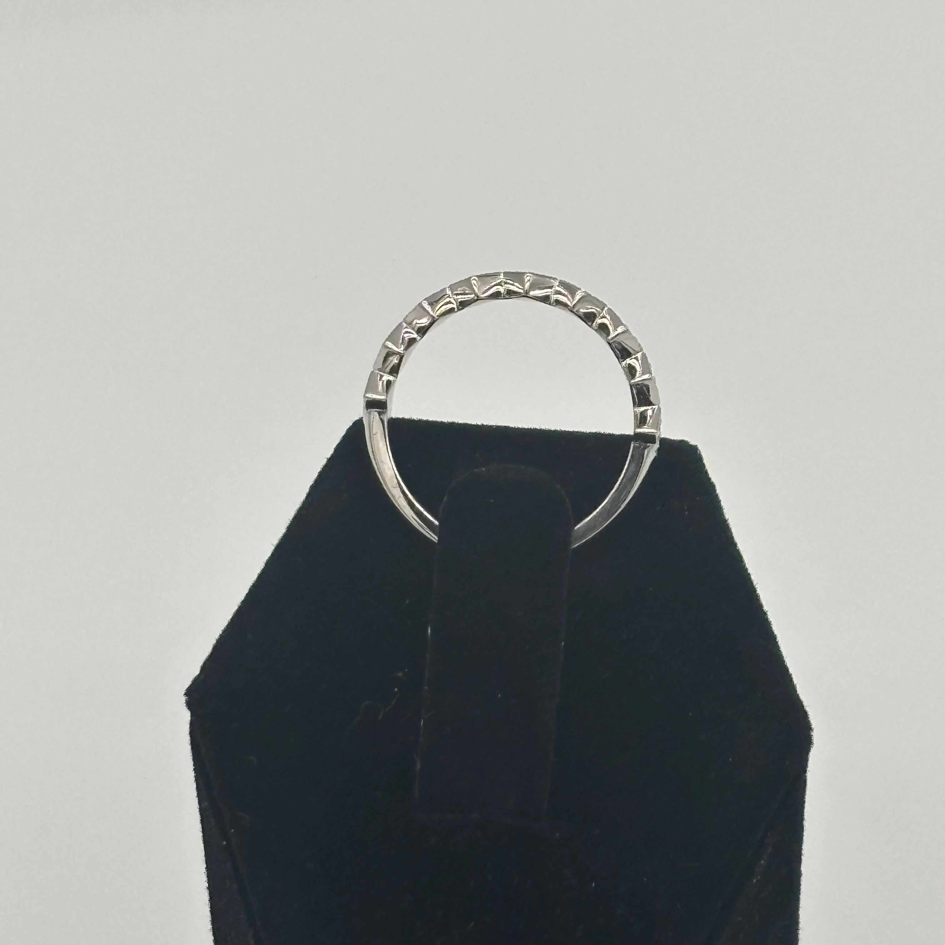 14k White Gold .20ct Diamond Wedding Band